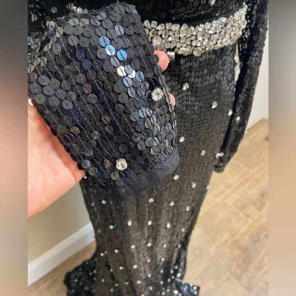 Mac Duggal Black Sequin Long-Sleeve V-Neck Gown with Rhinestone Waist Sz 4 New - Picture 7 of 12